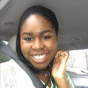 Meet your Posher, Adora